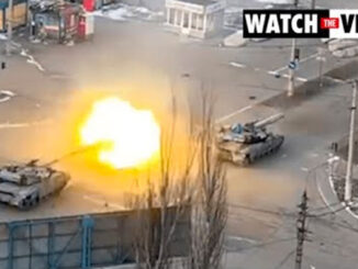 Tanks Fire in Mariupol (@polkazov/news.au.com)